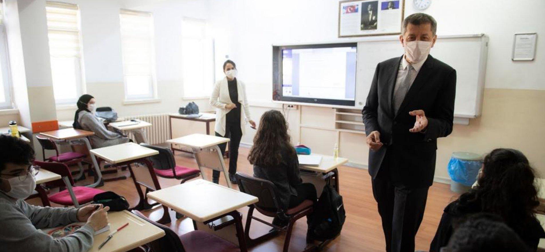 MINISTER SELÇUK COMMENTS ABOUT DEVELOPMENTS IN THE EDUCATION AGENDA IN A LIVE BROADCAST