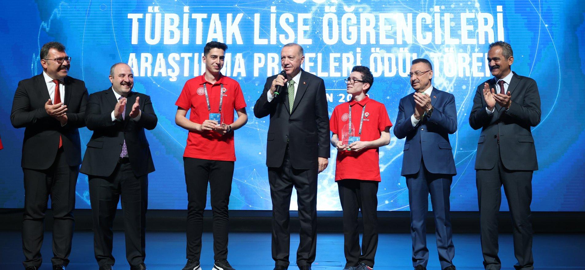 PRESIDENT ERDOĞAN PRESENTS THE AWARDS TO THE WINNERS OF TÜBİTAK RESEARCH PROJECT CONTEST